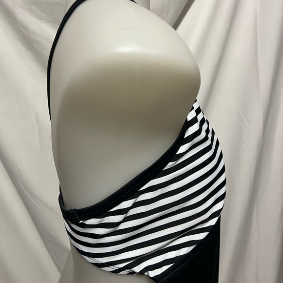 Nike - Picture 6 of 9